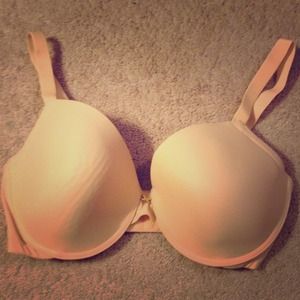 📛SOLD📛 New Fredericks of Hollywood nude bra!!!