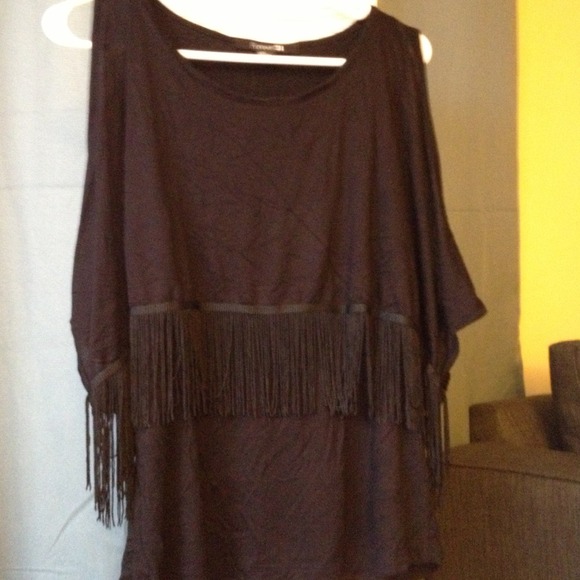 Brand new F21 fray cut out sleeve black top!