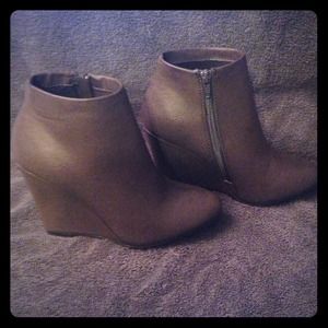 Wedge ankle boot size 6