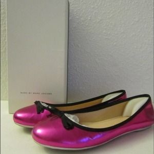 Marc by Marc Jacobs ballet flats in lame fuxia