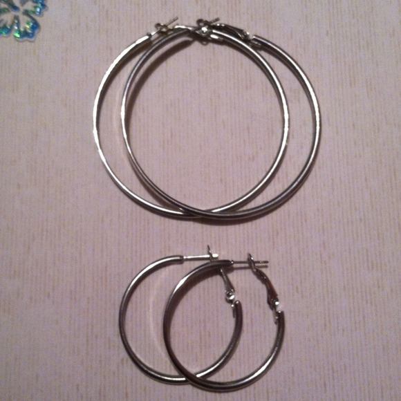 Two pair of earrings - Picture 2 of 4