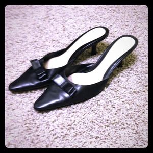 Black Nine West 1" heel $10