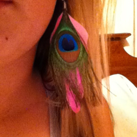 A pair of peacock earrings - Picture 3 of 3
