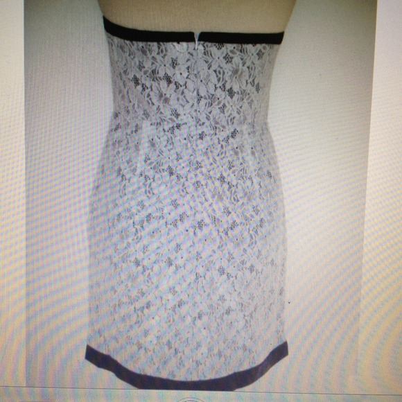 Lace dress - Picture 2 of 4