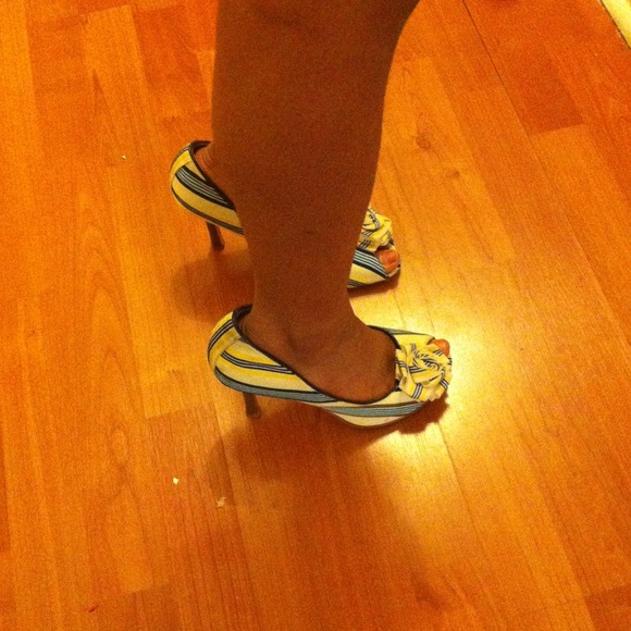 Heels - Picture 2 of 4