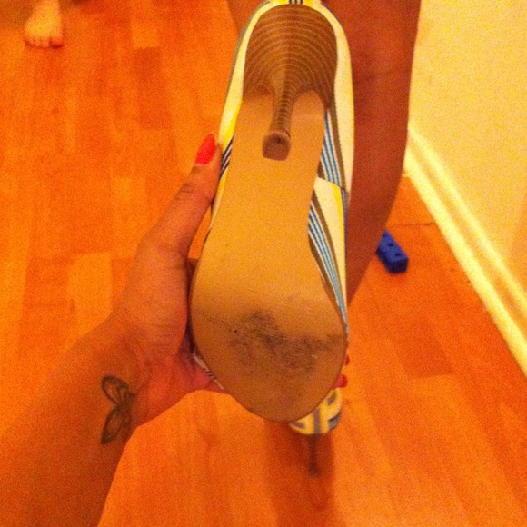 Heels - Picture 4 of 4