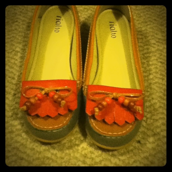 Fringe flats/wedges w/beads