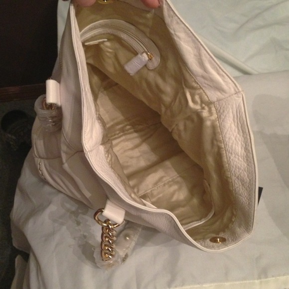 SOLD 👛NWT😍 GUESS Handbag👛SOLD - Picture 4 of 4