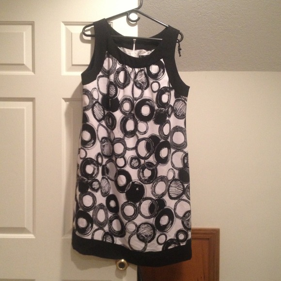 Black and white sleeveless dress