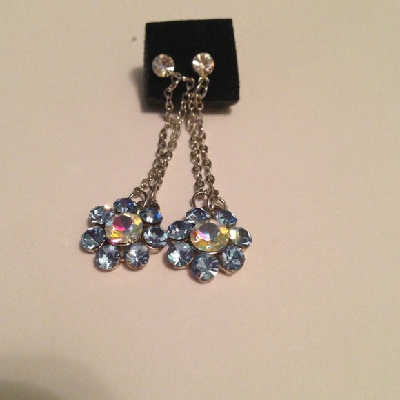 Blue flower dangle earrings - Picture 1 of 1