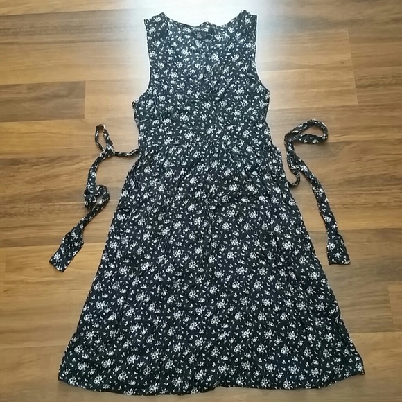 Forever 21 Black with White Floral Printed Dress