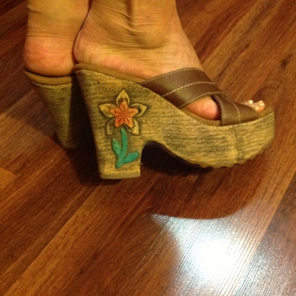 😘SOLD BUNDLEWedge heels size 8