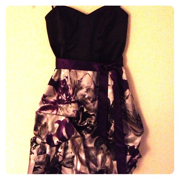 📍SOLD 📍Beautiful little cocktail dress, size 5