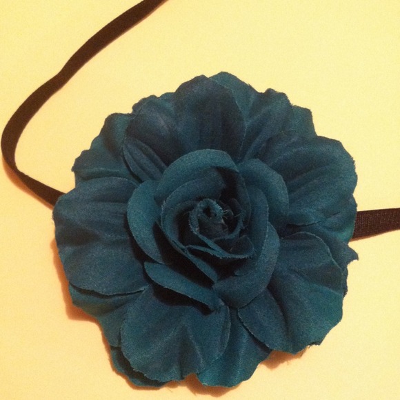 Flower hair bands - Picture 3 of 4