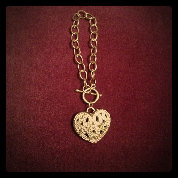 Jewelry - Free Gifted💌Antique style Heart ❤Shaped bracelet