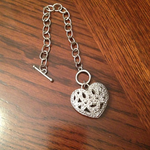 Free Gifted💌Antique style Heart ❤Shaped bracelet - Picture 2 of 3