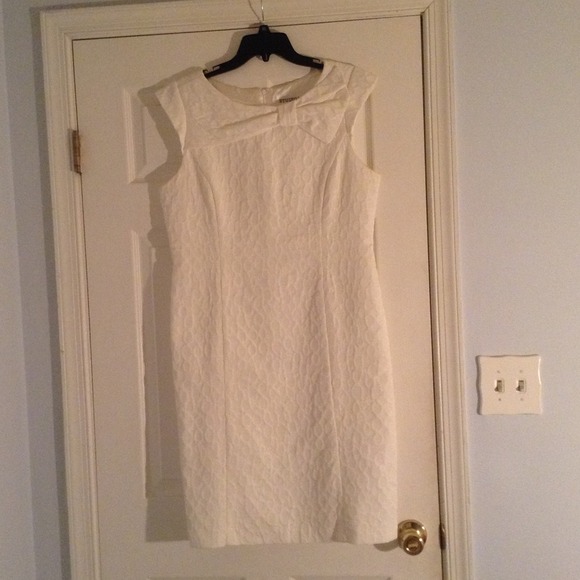 Studio I  Dresses & Skirts - 🎀 Pretty white dress 🎀