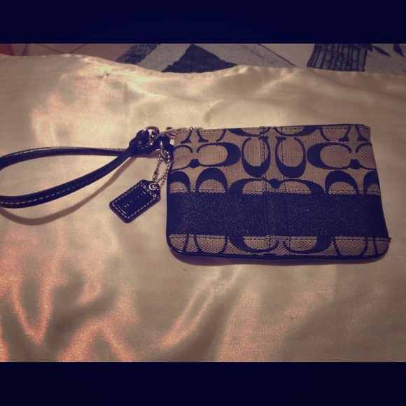 🚫RESERVED🚫 Authentic Coach wristlet coin purse