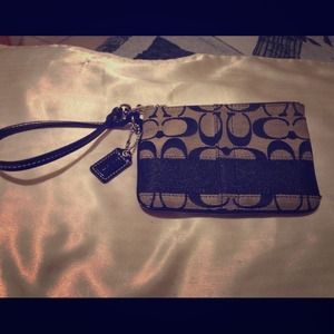 🚫RESERVED🚫 Authentic Coach wristlet coin purse