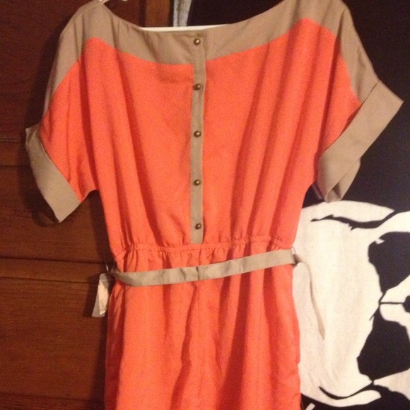 Awesome summer Dress Never Worn - Picture 2 of 4