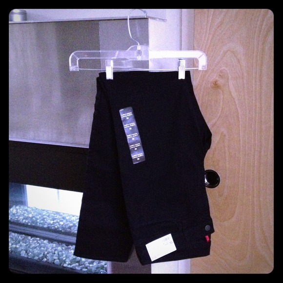 ✨Reduced✨ Cute Uniqlo pants size 32 NWT navy blue!