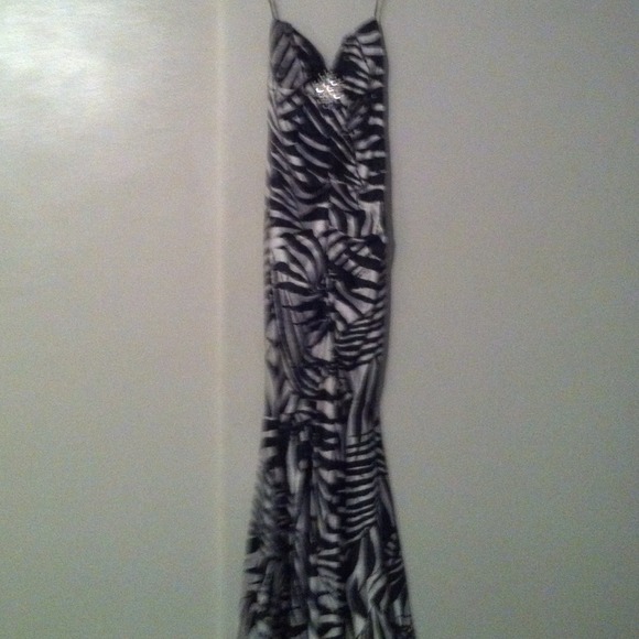 Blk and whi mermaid style prom dress - Picture 1 of 1