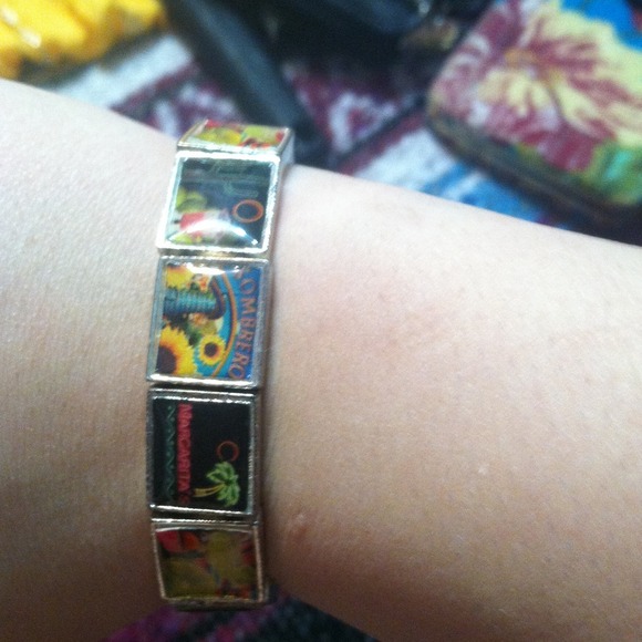 Cute stretchy bracelet!