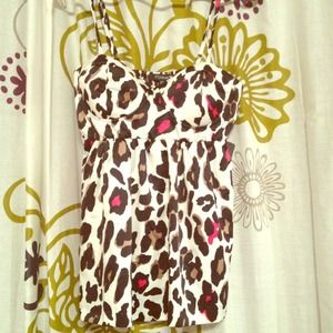 Super cute top only worn once super bright color