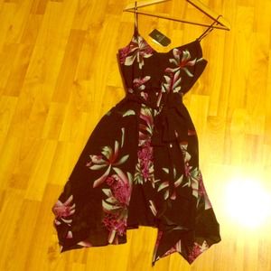 👗NWT Guess Floral Dress👗