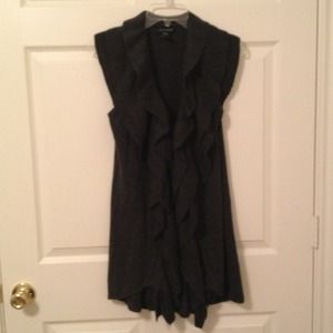 Sleeveless cardigan with ruffles in the front