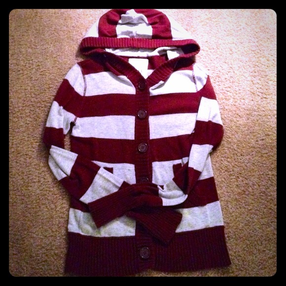 ✨Traded✨Red and white striped sweater
