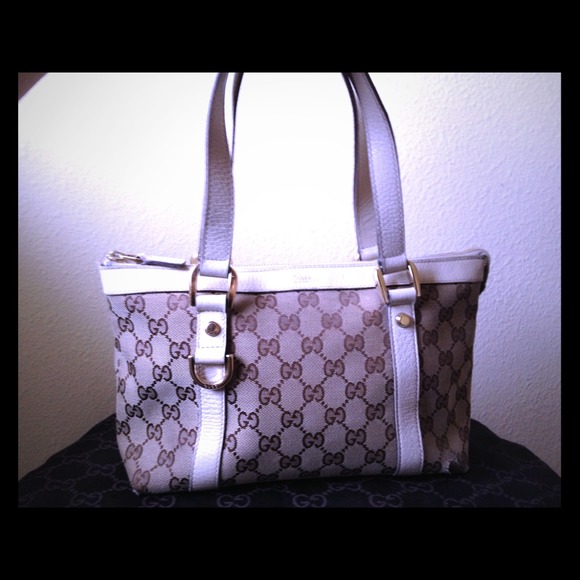 Gucci Handbags - 💢REDUCED!💢 Gucci Shoulder Bag
