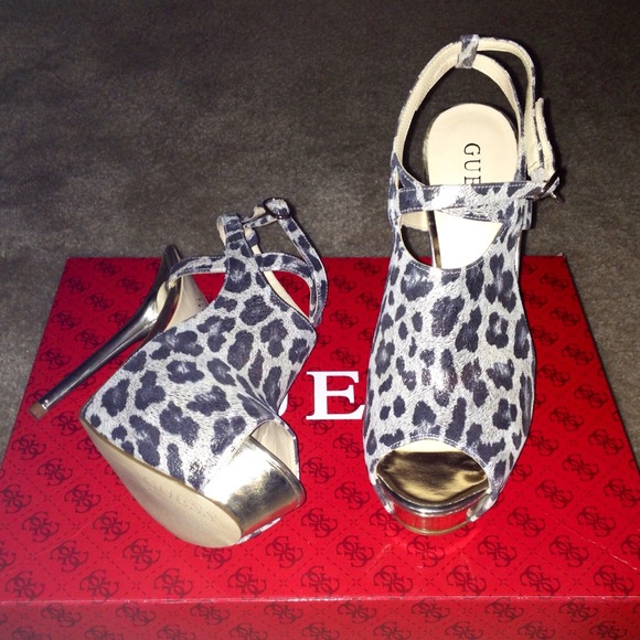 Guess Online Exclusive Leopard Heels