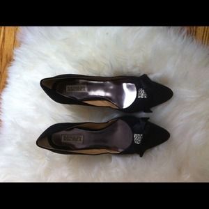 Badgely Mischka dress shoes. Satin with crystals