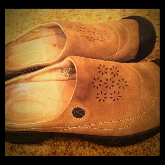 Reserved! 🌟🎈Keen shoes with pretty design!