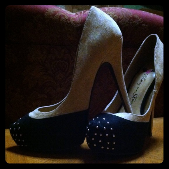 Brand new heels never worn