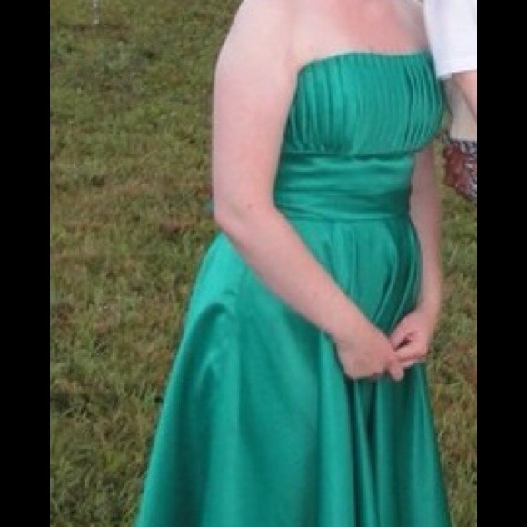 Green dress - Picture 2 of 2