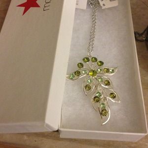 Necklace and earrings green shades