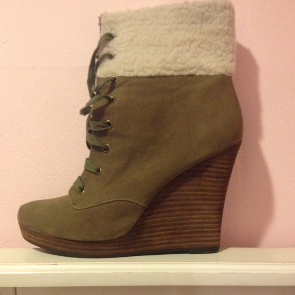 Boots - 💋REDUCED💋 Fur cuffed booties