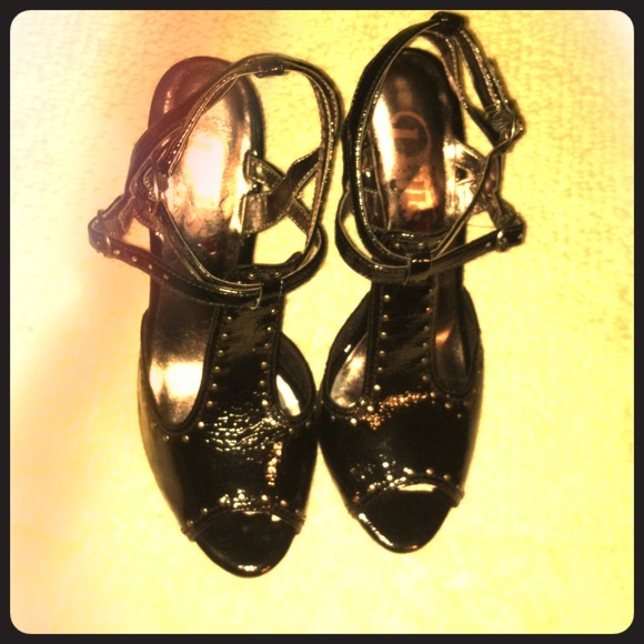 💥Price reduction💥T strap shoes by Nina - Picture 1 of 3