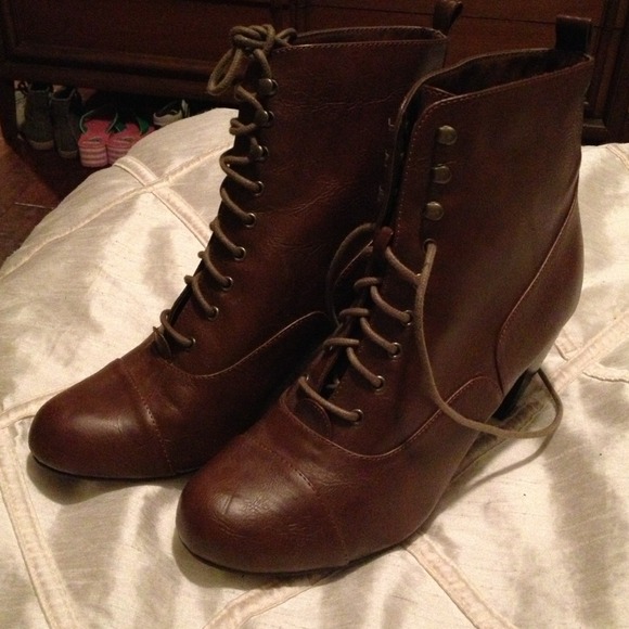 Never worn ELLE brown boots - Picture 1 of 4