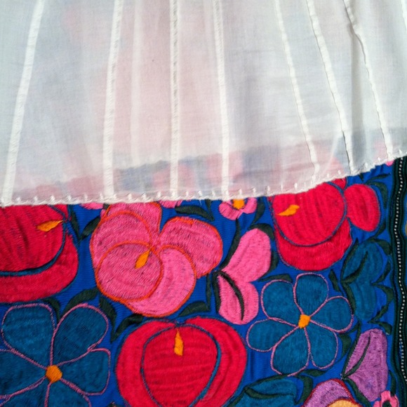 BCBG Cream color Tank - Picture 3 of 4