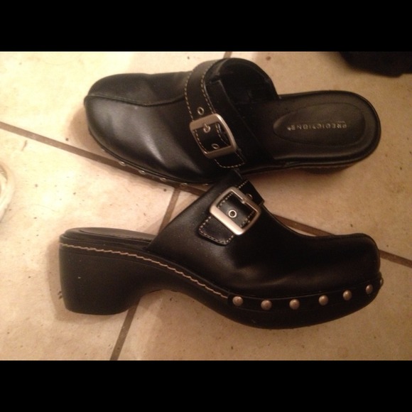Predictions shoes size 7. Clog style.