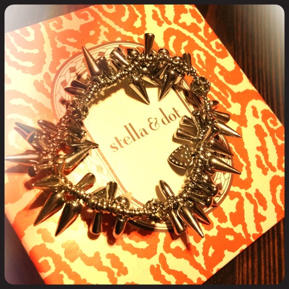 Stella & Dot Renegade Cluster bracelet