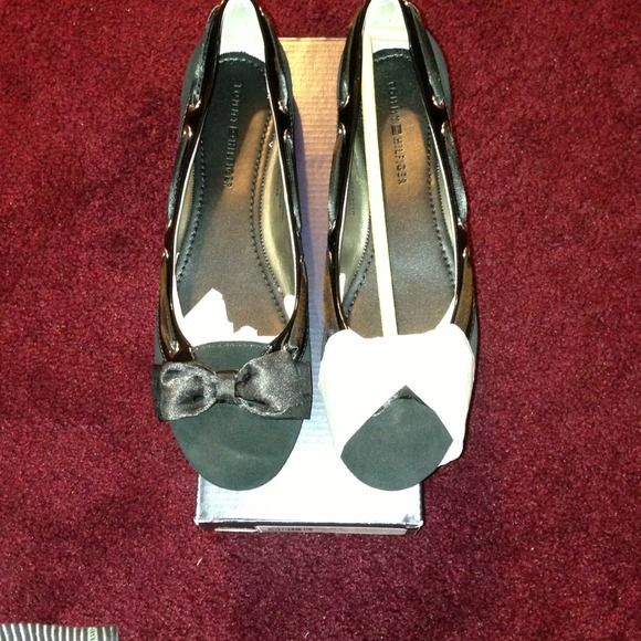 Tommy Hilfiger " Henrietta" ladys size 9 flats