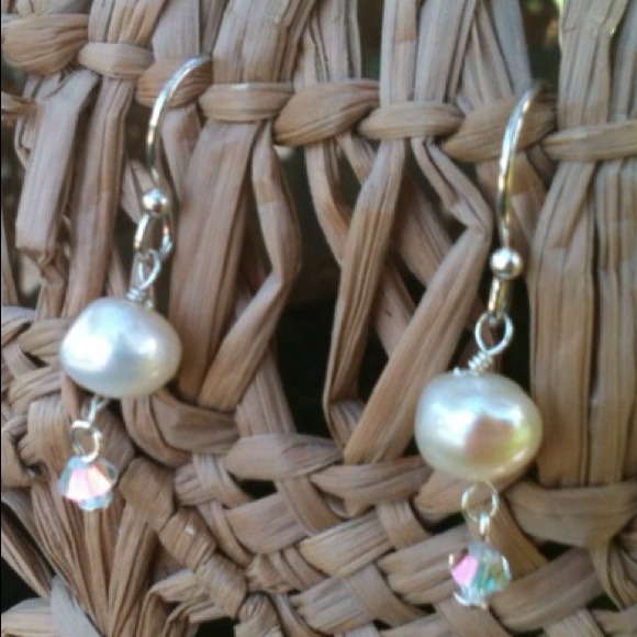 Anthropologie fresh water pearl earrings
