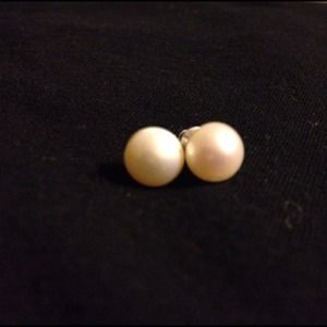 Fresh water pearl earrings