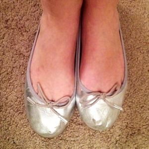 Cute silver flats!