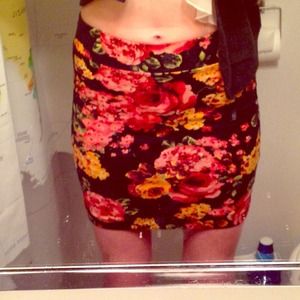 Bodycon floral skirt