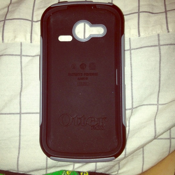 OtterBox and screen protector for Pantech Burst! - Picture 1 of 4
